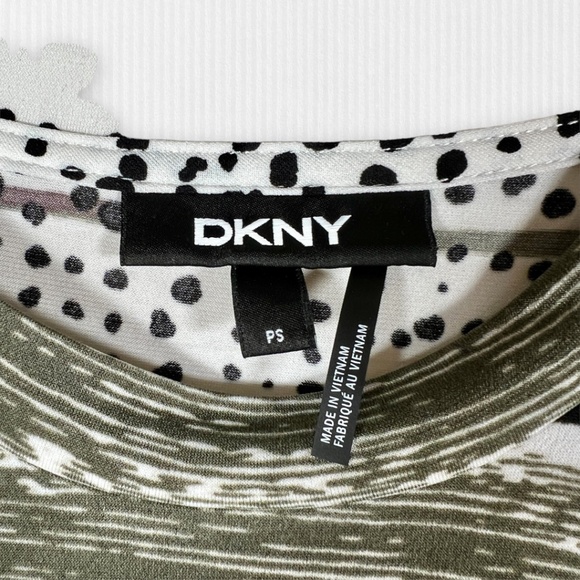 DKNY Crew Neck Short Sleeve Top Front Knot and Gathering Size Petite Small - Picture 5 of 11